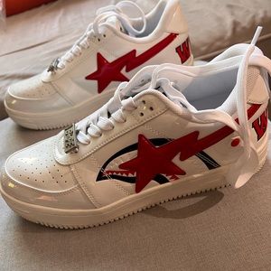 A Bathing Ape Bape Sta Low
Shark White.  Worn once with a size of 8.5 (26.5)